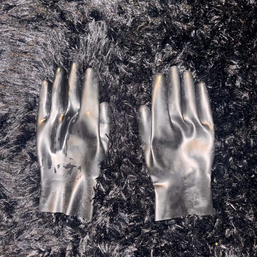 Black Women's Rubber Gloves - Classic Protective Mittens